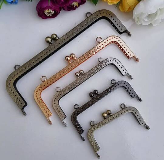 Delikli Metal Çanta Bursu 8.5 cm gold